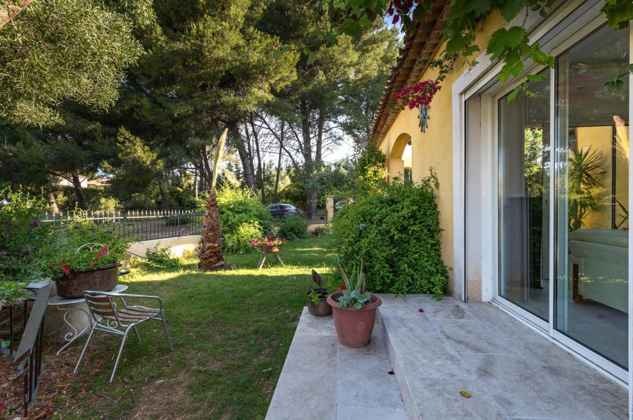 Villa De La Terre Blanche Sanary-sur-Mer Exterior photo